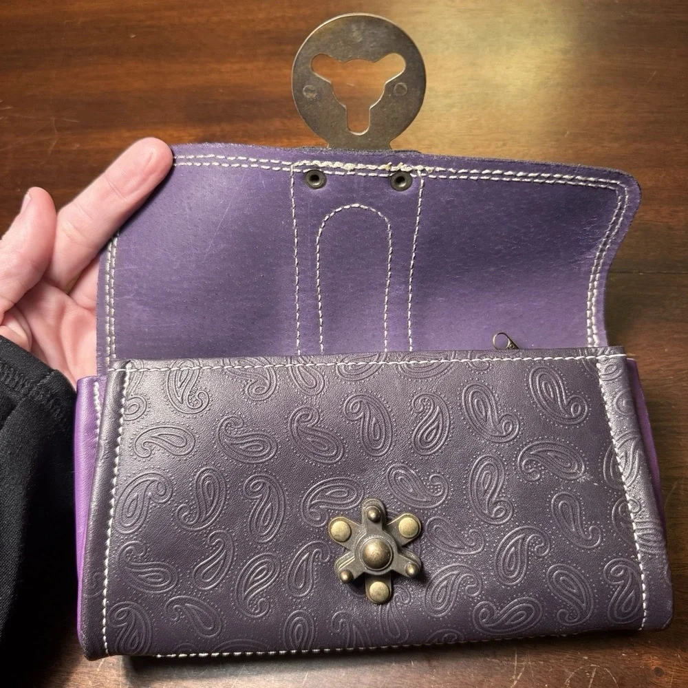 Satchelz Italian Leather Women's Purple Wallet ~ Unique Turnlock ~ Unused